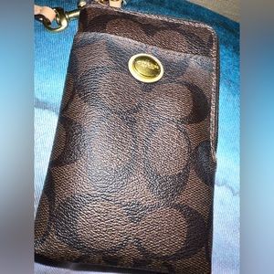 NWOT Coach wristlet C Monogram, Zip w/ card holders